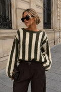 DAMES OVERSIZED GESTREEPTE TRUI IN ZACHT BREI – BALLONMOUWEN EN OPEN RUG MET GROTE STRIK
